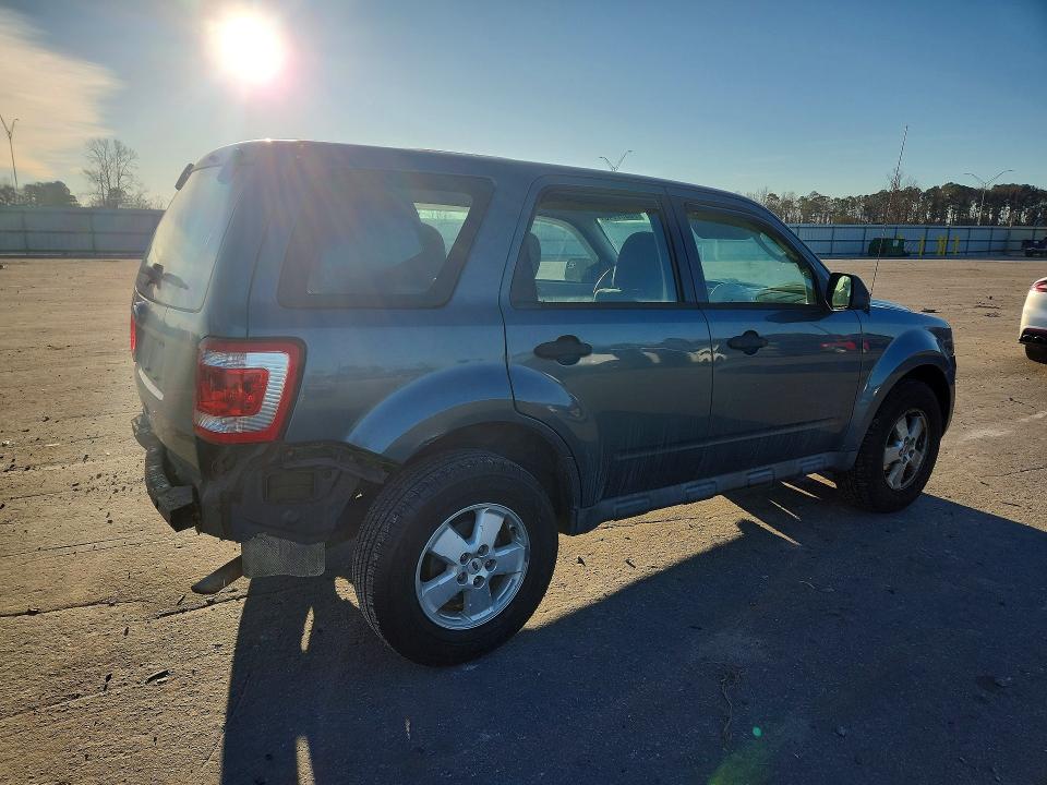 Photo 3 from auction – 2010 FORD ESCAPE XLS with VIN 1FMCU0C74AKA78017