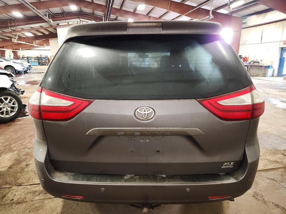 Photo 6 from auction – 2015 TOYOTA SIENNA XLE with VIN 5TDDK3DC3FS117983