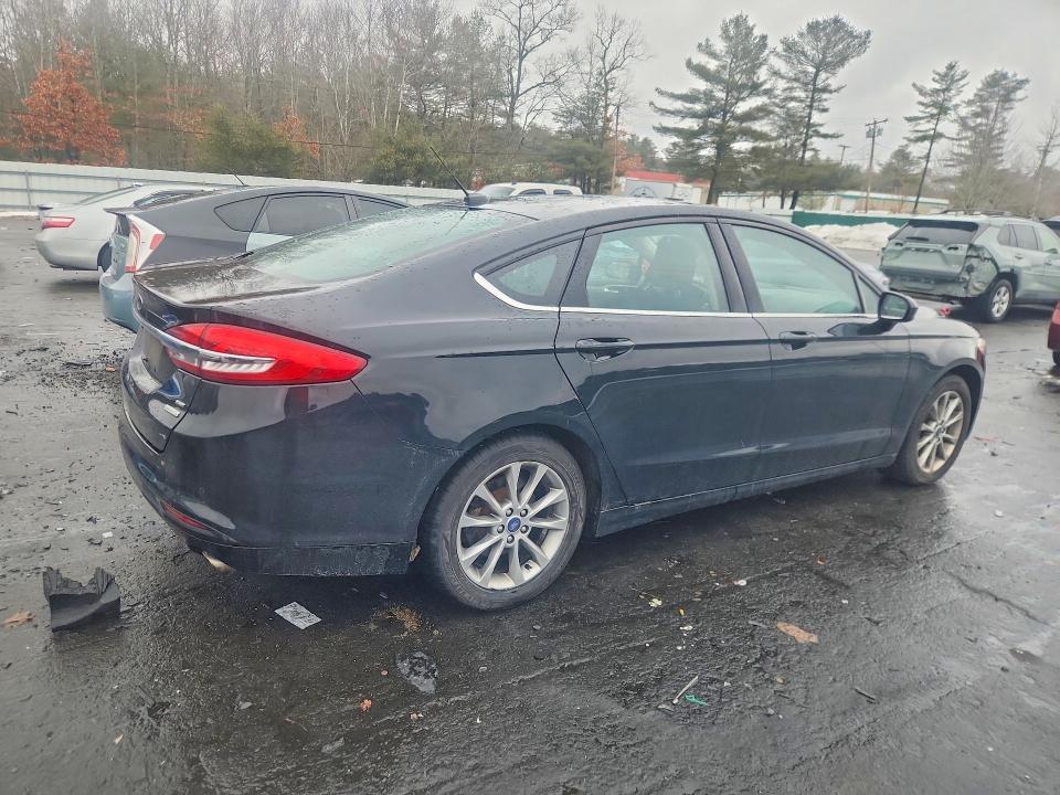 Photo 3 from auction – 2017 FORD FUSION with VIN 3FA6P0HD2HR153154