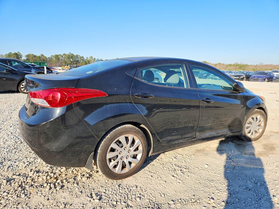 Photo 3 from auction – 2012 HYUNDAI ELANTRA with VIN 5NPDH4AE3CH102847
