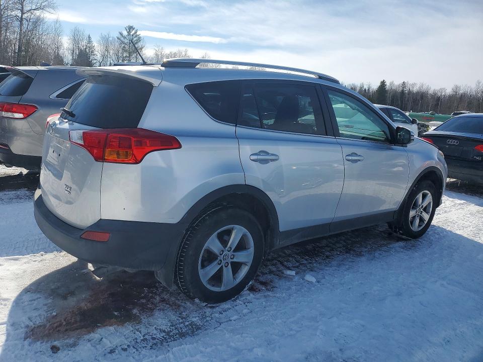 Photo 3 from auction – 2015 TOYOTA RAV4 with VIN 2T3RFREV1FW237325