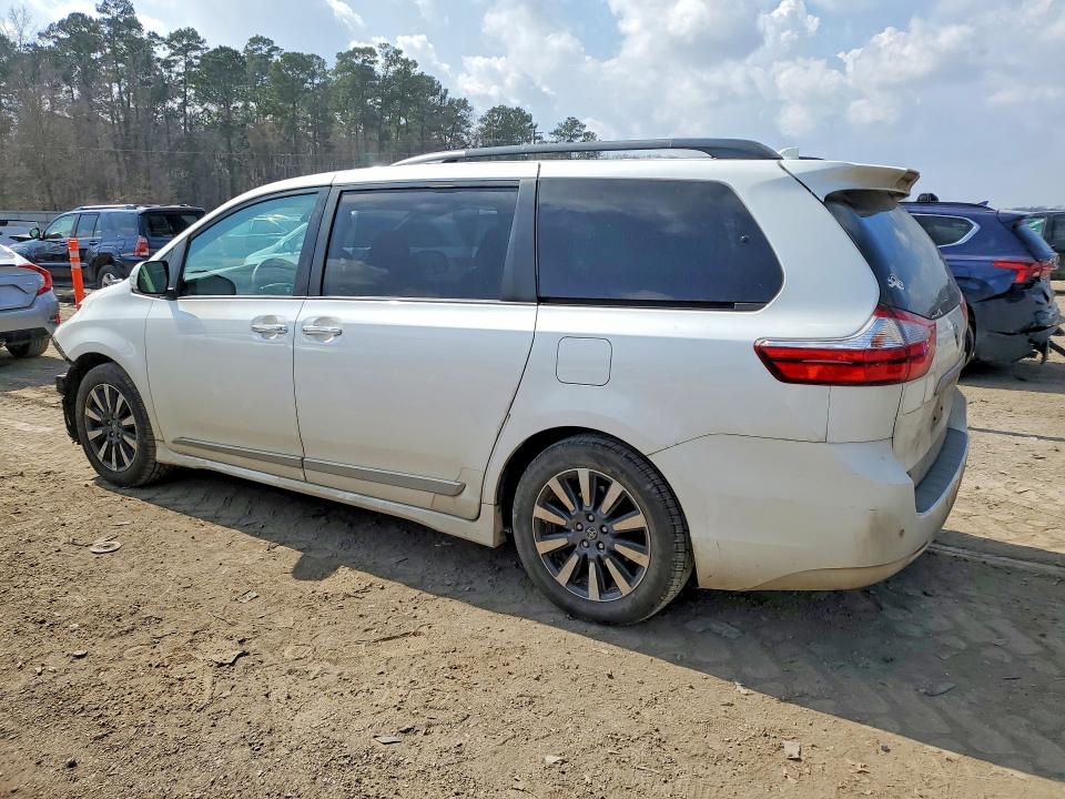 Photo 2 from auction – 2018 TOYOTA SIENNA with VIN 5TDYZ3DC0JS956382