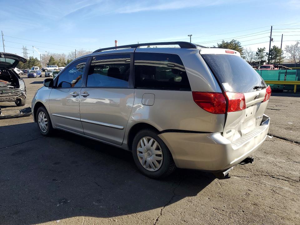 Photo 2 from auction – 2010 TOYOTA SIENNA CE with VIN 5TDKK4CC3AS317379