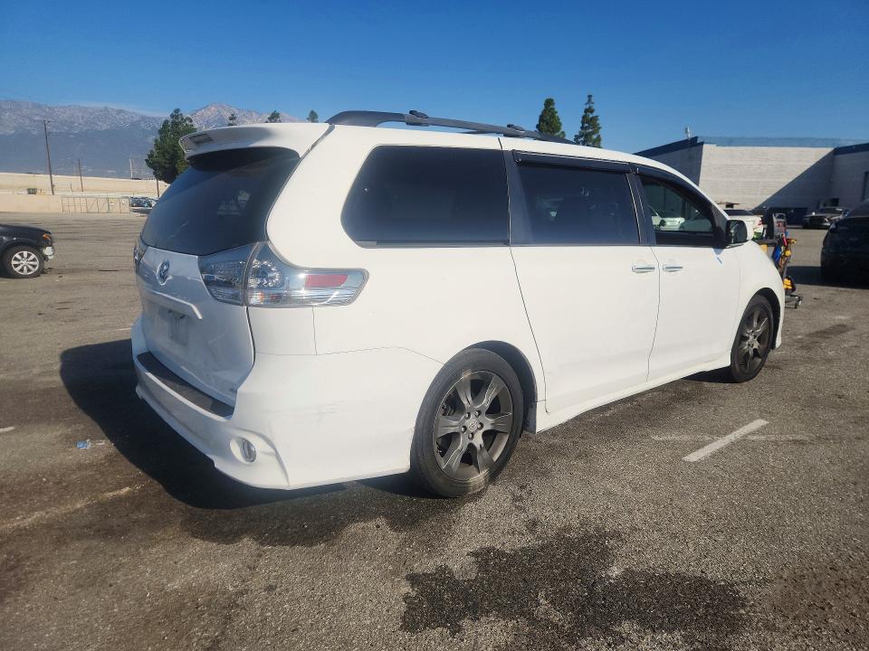 Photo 3 from auction – 2015 TOYOTA SIENNA with VIN 5TDXK3DC6FS653839