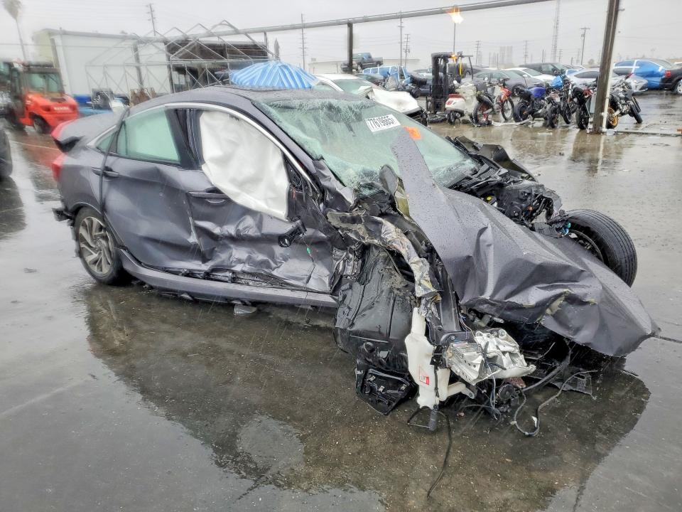 Photo 4 from auction – 2018 HONDA CIVIC with VIN 2HGFC2F77JH515903