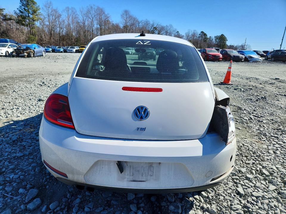 Photo 6 from auction – 2014 VOLKSWAGEN BEETLE with VIN 3VWJL7AT8EM628340
