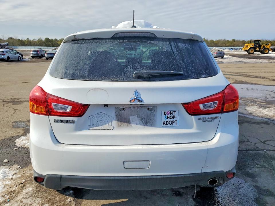 Фото 6 с аукциона – 2015 MITSUBISHI OUTLANDER с VIN 4A4AR4AU6FE014444