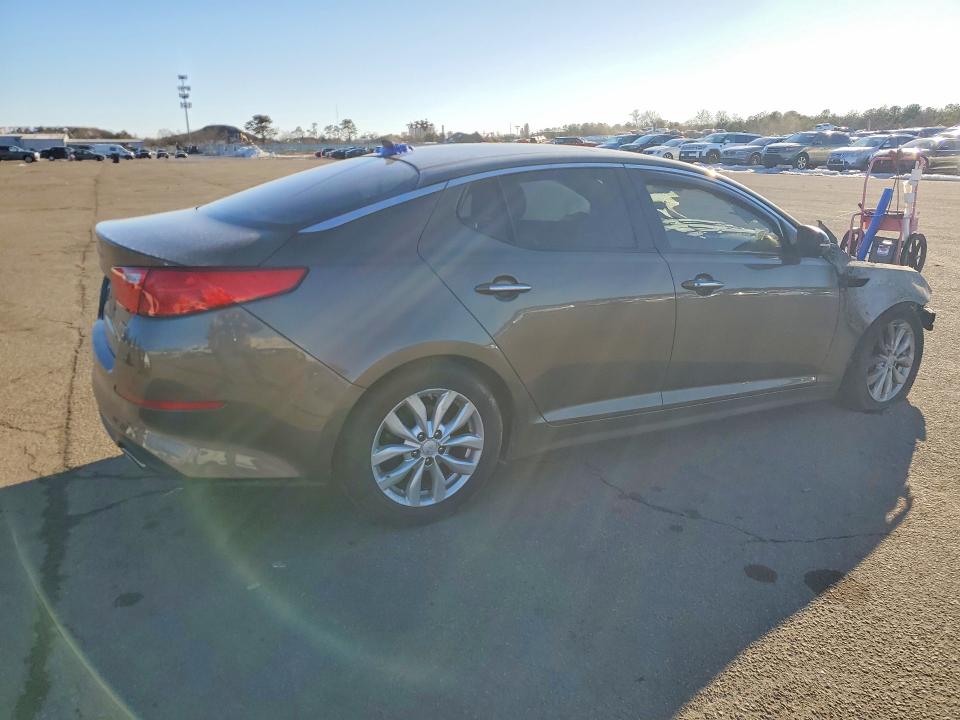 Photo 3 from auction – 2015 KIA OPTIMA with VIN 5XXGN4A72FG403147