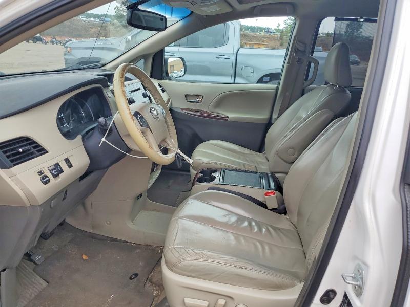 Photo 7 from auction – 2014 TOYOTA SIENNA XLE with VIN 5TDYK3DCXES490745