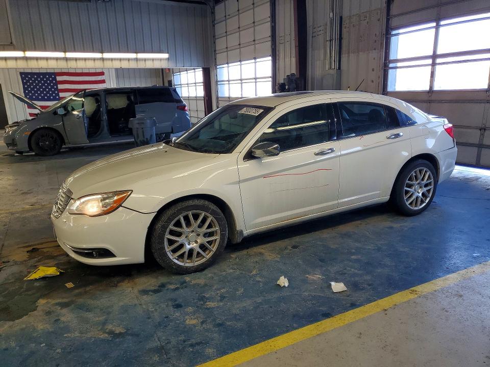 CHRYSLER 200 2013 with VIN 1C3CCBCG9DN673374 - Photo from auction