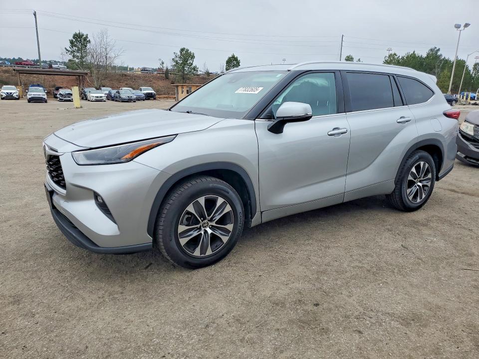 TOYOTA HIGHLANDER 2022 with VIN 5TDGZRAHXNS121250 - Photo from auction