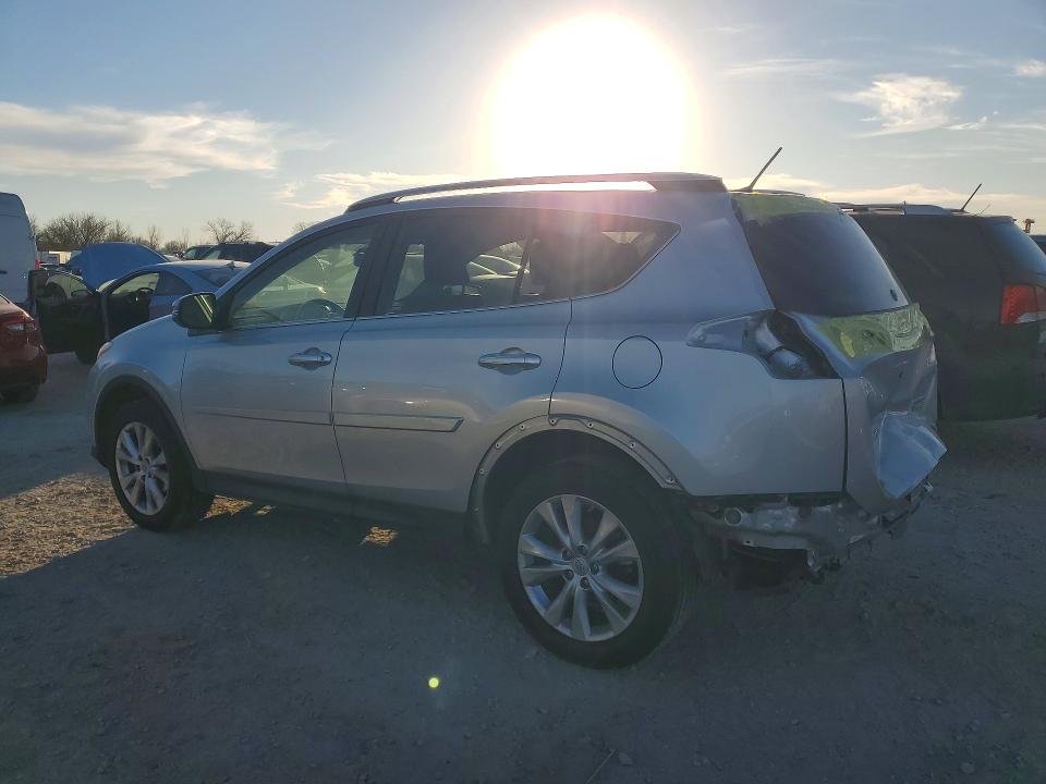Photo 2 from auction – 2015 TOYOTA RAV4 LIMIT with VIN JTMDFREV1FD125809