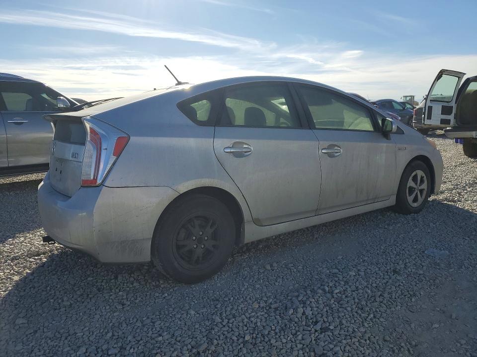 Photo 3 from auction – 2013 TOYOTA PRIUS with VIN JTDKN3DUXD0347009