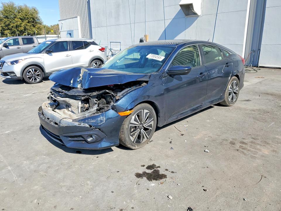 HONDA CIVIC 2018 with VIN JHMFC1F30JX000693 - Photo from auction