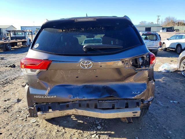 Photo 6 from auction – 2019 TOYOTA HIGHLANDER with VIN 5TDKZRFH6KS568642