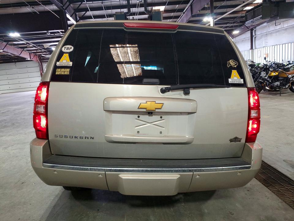 Photo 6 from auction – 2014 CHEVROLET SUBURBAN with VIN 1GNSKKE74ER173941