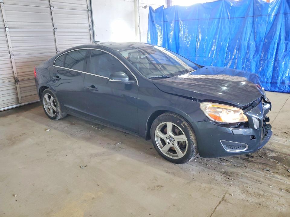 Photo 4 from auction – 2013 VOLVO S60 with VIN YV1612FS0D2229231
