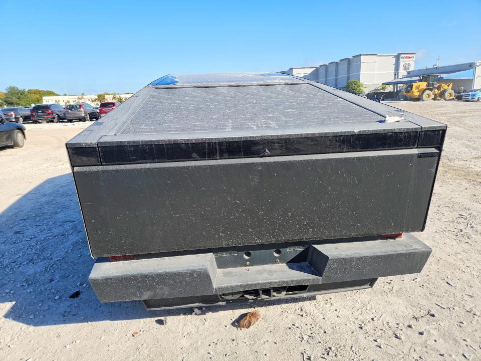 Photo 6 from auction – 2024 TESLA CYBERTRUCK with VIN 7G2CEHED7RA026001