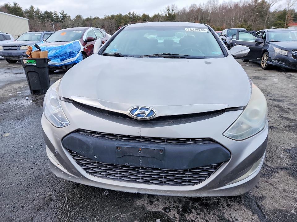 Photo 5 from auction – 2011 HYUNDAI SONATA HYB with VIN KMHEC4A4XBA001705