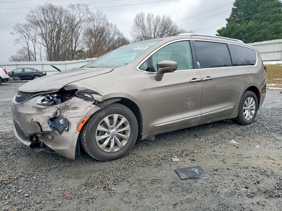 CHRYSLER PACIFICA T 2018 with VIN 2C4RC1EG1JR116681 - Photo from auction