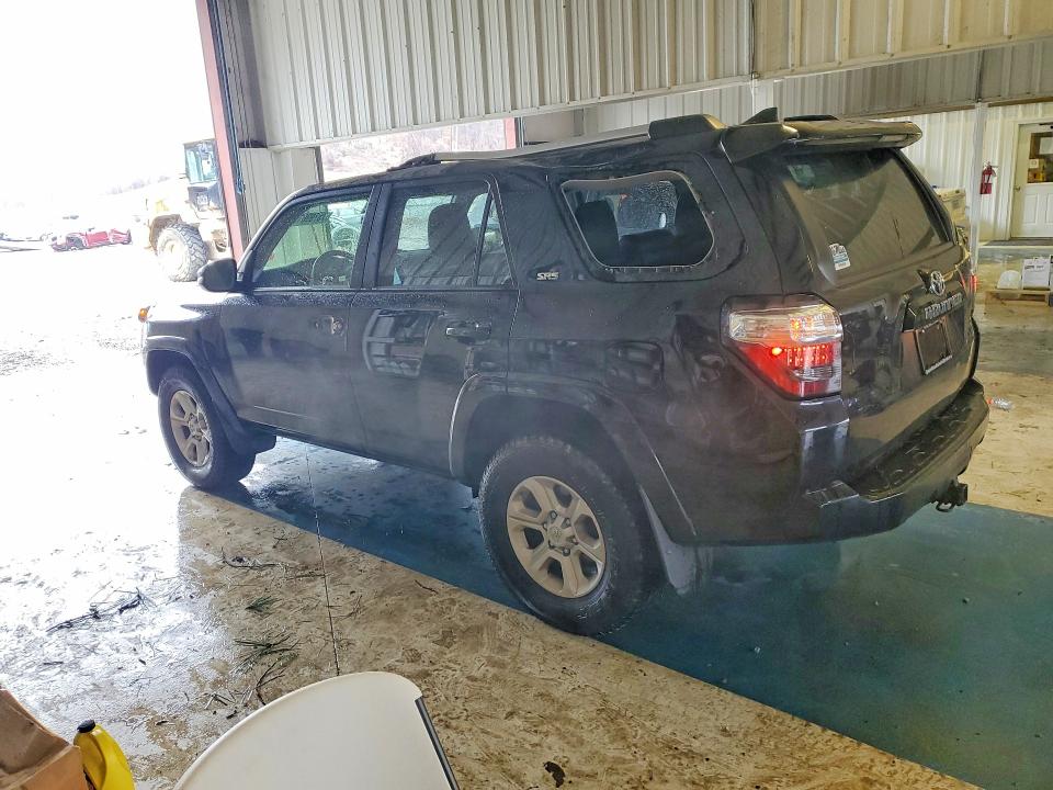 Photo 2 from auction – 2021 TOYOTA 4RUNNER SR with VIN JTENU5JR7M5898976