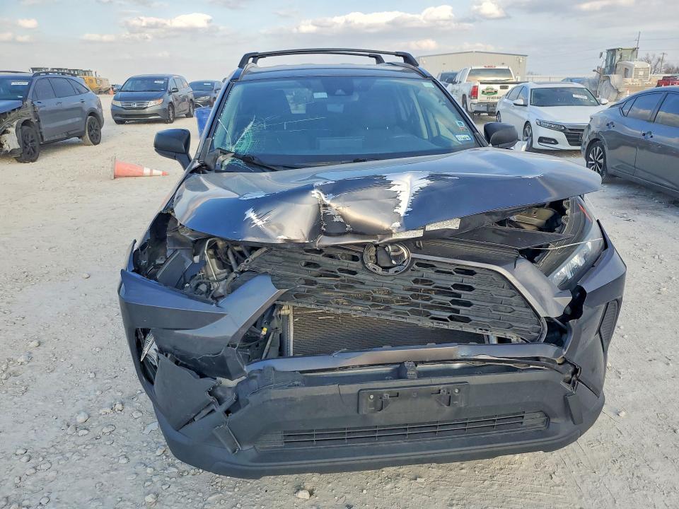 Photo 5 from auction – 2019 TOYOTA RAV4 LE with VIN JTMF1RFV6KJ002329