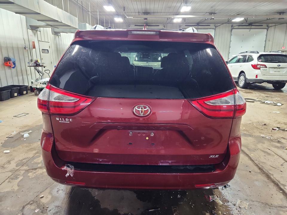 Photo 6 from auction – 2018 TOYOTA SIENNA with VIN 5TDYZ3DC2JS910083