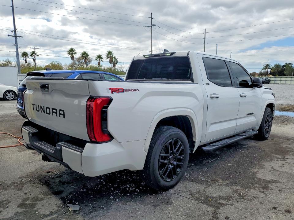 Photo 3 from auction – 2024 TOYOTA TUNDRA with VIN 5TFLA5AB3RX038155