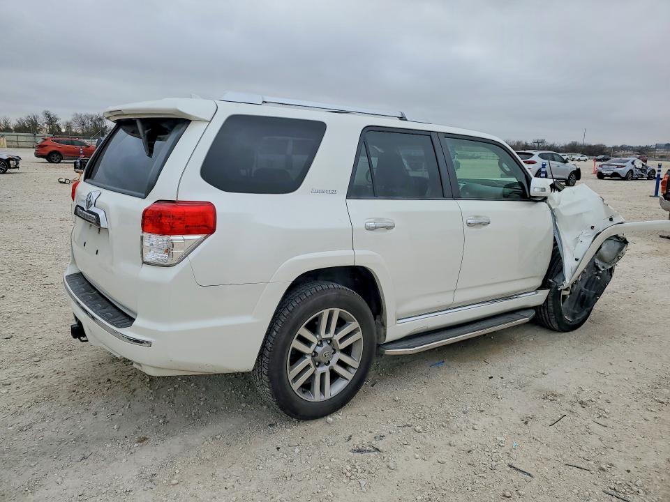 Zdjęcie 3 z aukcji – 2013 TOYOTA 4RUNNER z VIN JTEZU5JR1D5054725