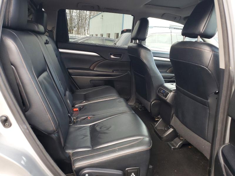 Photo 10 from auction – 2017 TOYOTA HIGHLANDER with VIN 5TDJGRFH1HS030764