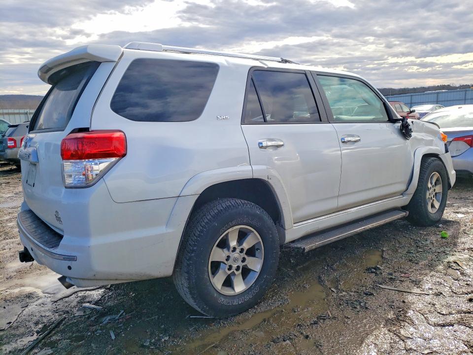 Photo 3 from auction – 2011 TOYOTA 4RUNNER with VIN JTEZU5JRXB5015533