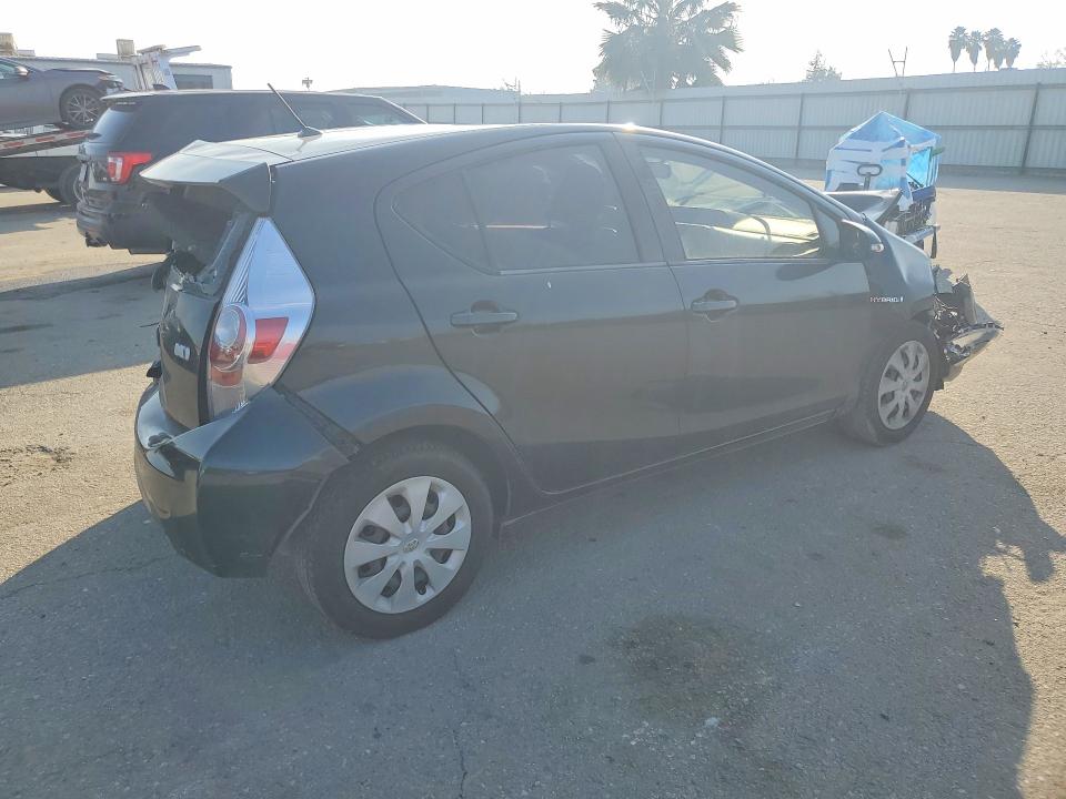 Photo 3 from auction – 2012 TOYOTA PRIUS C with VIN JTDKDTB39C1507497