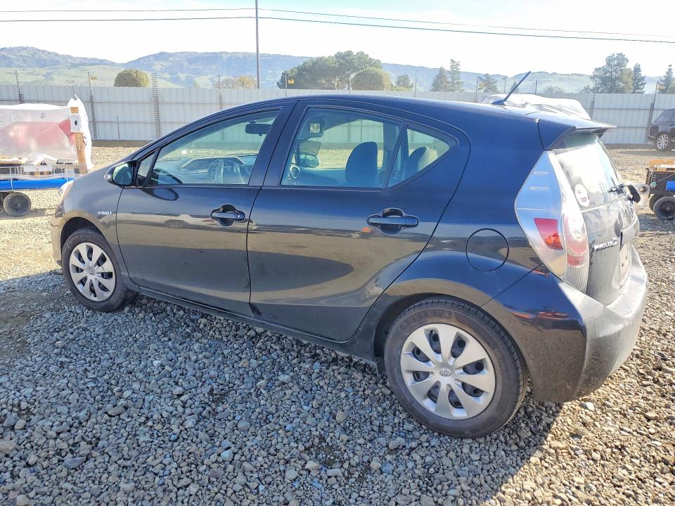 Photo 2 from auction – 2014 TOYOTA PRIUS C with VIN JTDKDTB3XE1574810