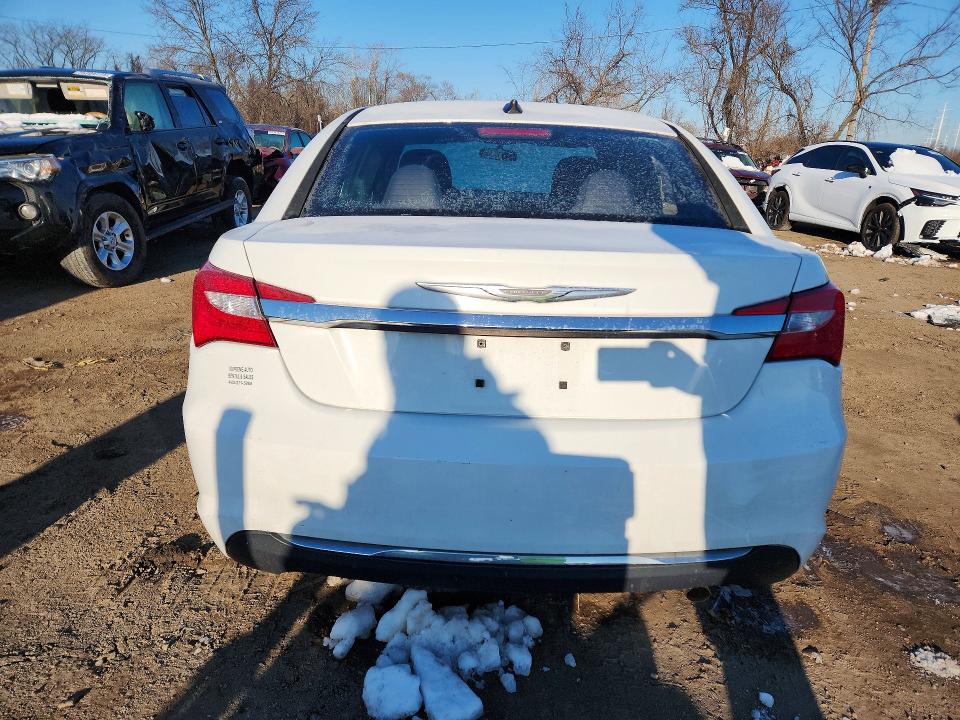 Photo 6 from auction – 2013 CHRYSLER 200 TOURIN with VIN 1C3CCBBB6DN714663