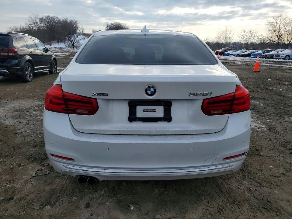 Photo 6 from auction – 2016 BMW 328 with VIN WBA8E3G50GNT78823