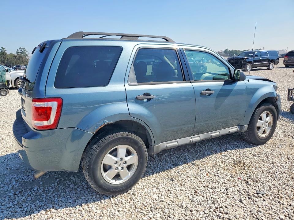 Photo 3 from auction – 2011 FORD ESCAPE with VIN 1FMCU0C79BKA28702