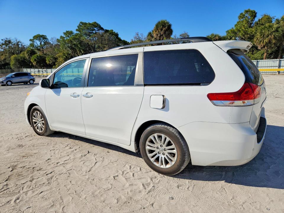Photo 2 from auction – 2013 TOYOTA SIENNA with VIN 5TDYK3DC2DS317896