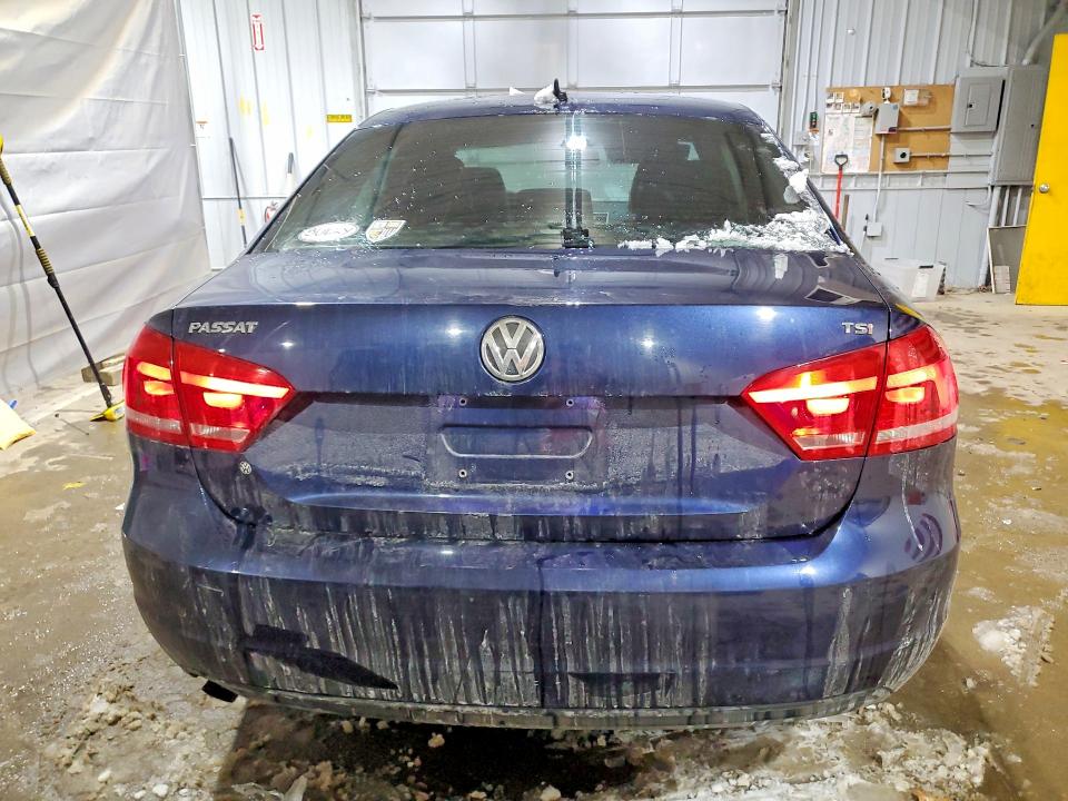 Photo 6 from auction – 2014 VOLKSWAGEN PASSAT with VIN 1VWAT7A31EC032178