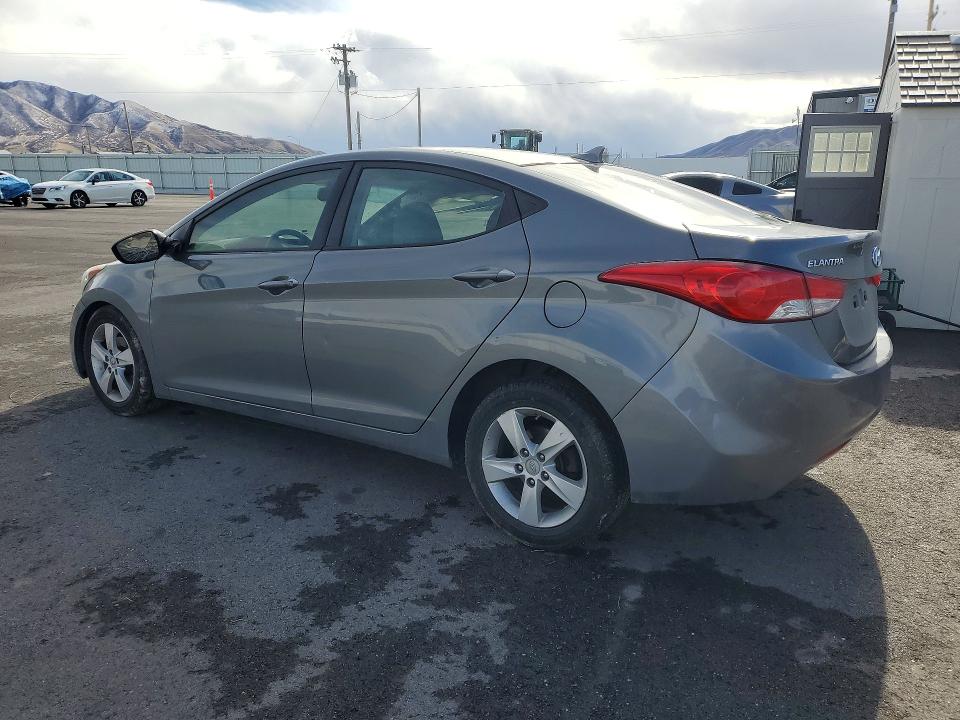 Photo 2 from auction – 2013 HYUNDAI ELANTRA with VIN 5NPDH4AE7DH333428