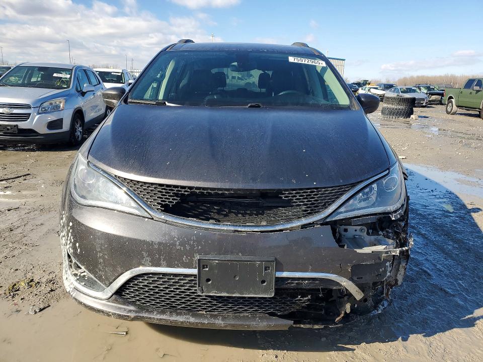 Photo 5 from auction – 2018 CHRYSLER PACIFICA with VIN 2C4RC1BG5JR172434