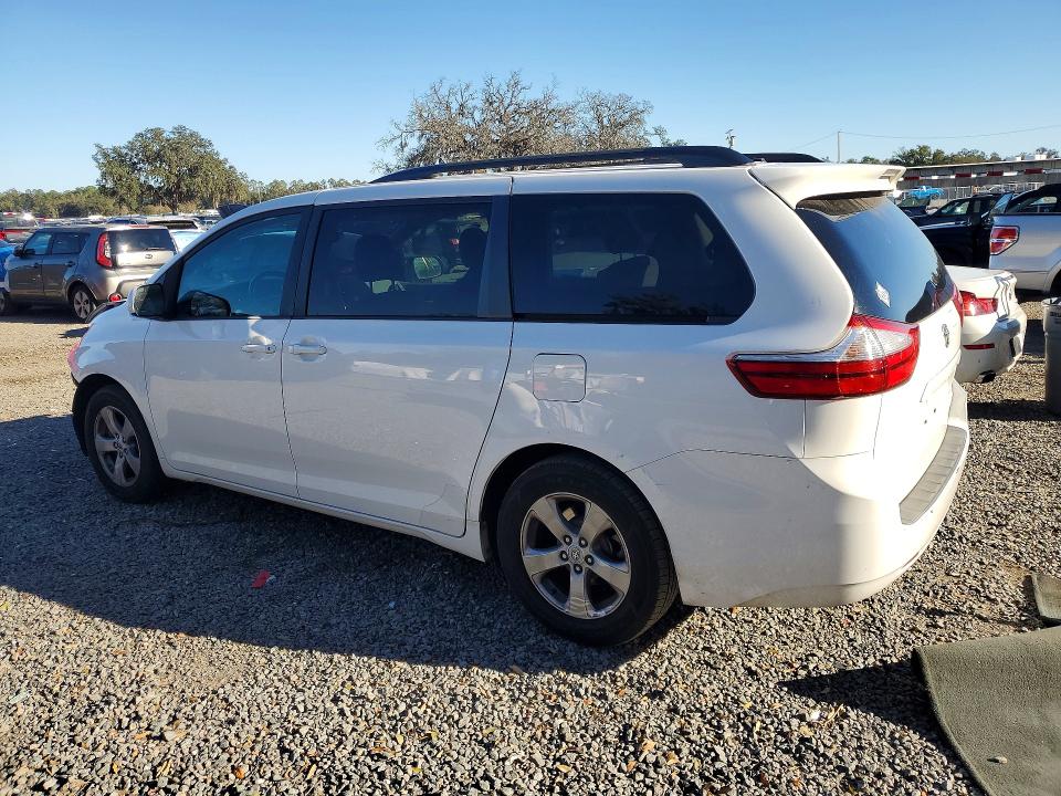Photo 2 from auction – 2017 TOYOTA SIENNA LE with VIN 5TDKZ3DC9HS787835
