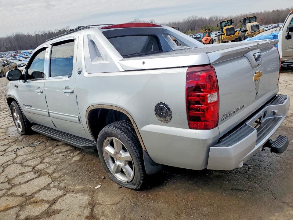 Photo 2 from auction – 2013 CHEVROLET AVALANCHE with VIN 3GNMCEE06DG229323