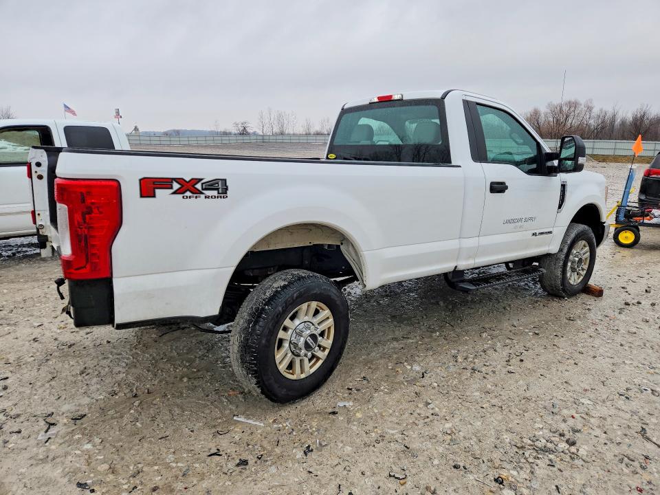 Photo 3 from auction – 2017 FORD F350 with VIN 1FTRF3BT6HEE54704