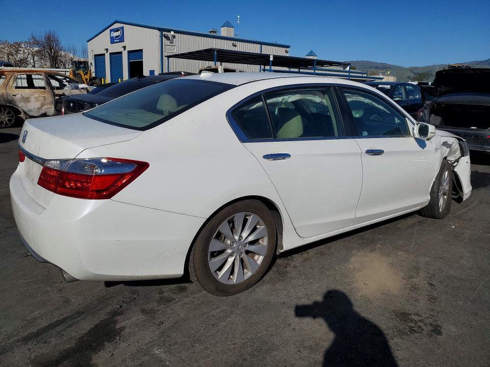 Photo 3 from auction – 2013 HONDA ACCORD with VIN 1HGCR2F86DA169730