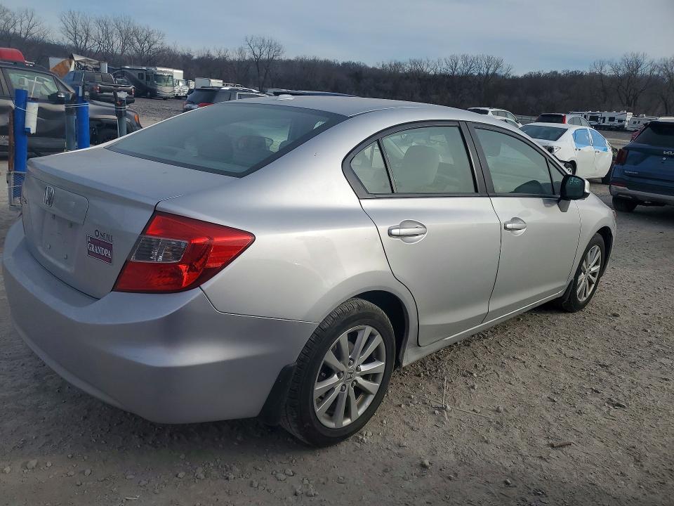 Photo 3 from auction – 2012 HONDA CIVIC with VIN 19XFB2F90CE010240