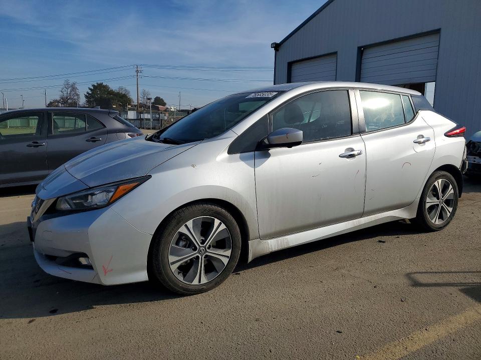 NISSAN LEAF SV 2021 with VIN 1N4AZ1CV9MC555885 - Photo from auction