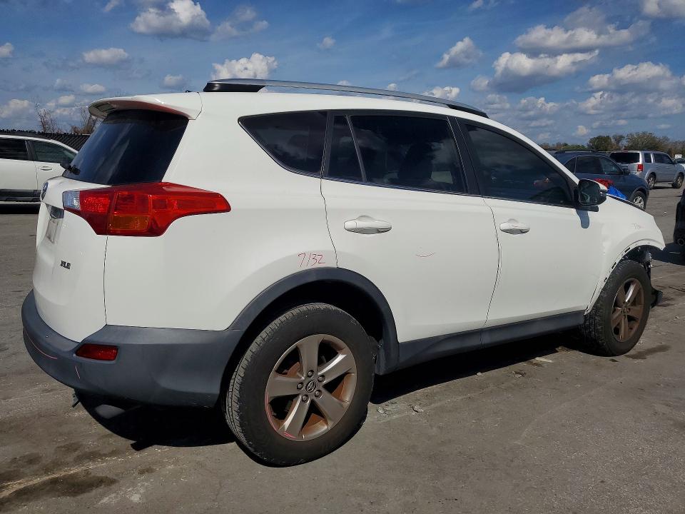 Photo 3 from auction – 2015 TOYOTA RAV4 with VIN 2T3WFREV2FW140234
