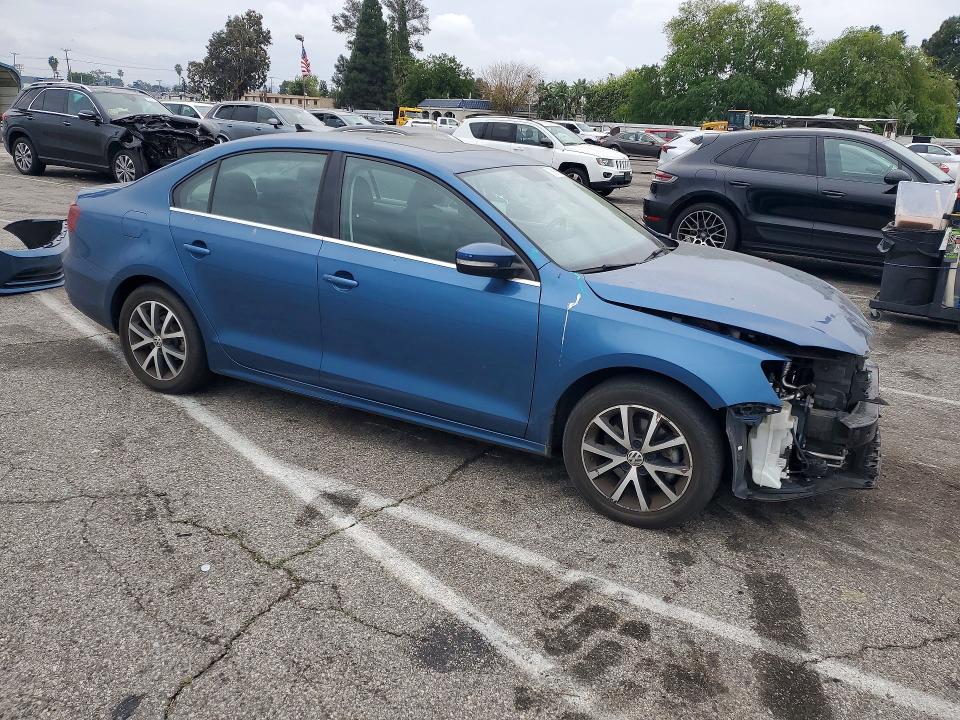 Photo 4 from auction – 2017 VOLKSWAGEN JETTA SE with VIN 3VWDB7AJ3HM280997