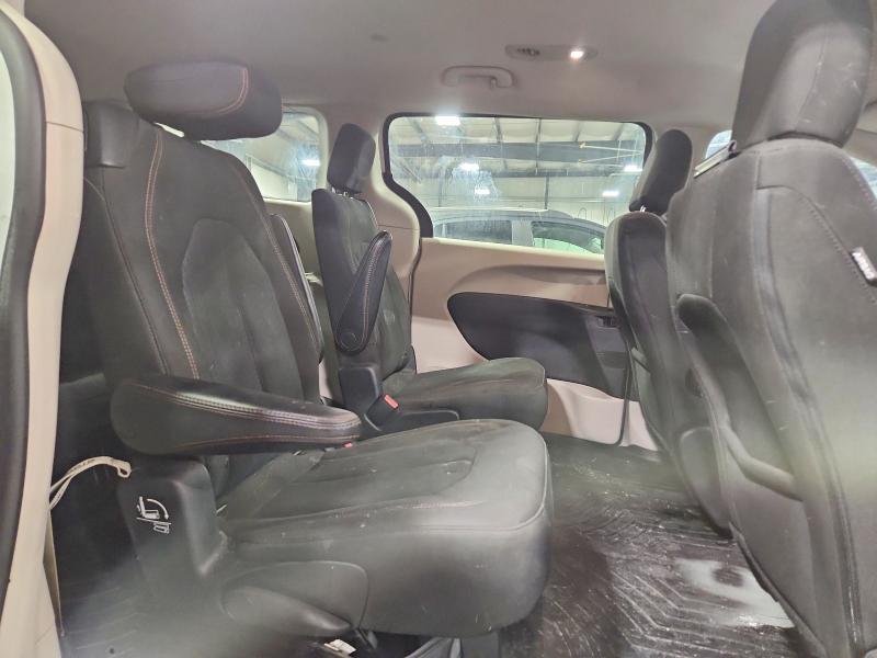 Photo 11 from auction – 2017 CHRYSLER PACIFICA with VIN 2C4RC1CG8HR531655