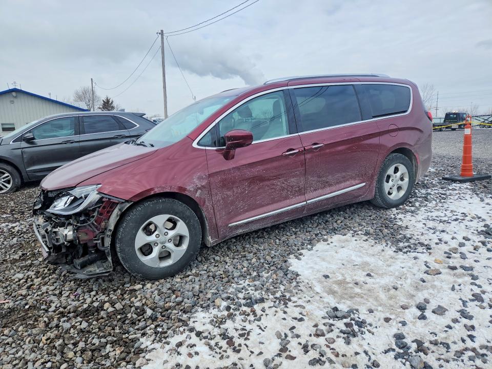 CHRYSLER PACIFICA 2017 with VIN 2C4RC1EG3HR528403 - Photo from auction